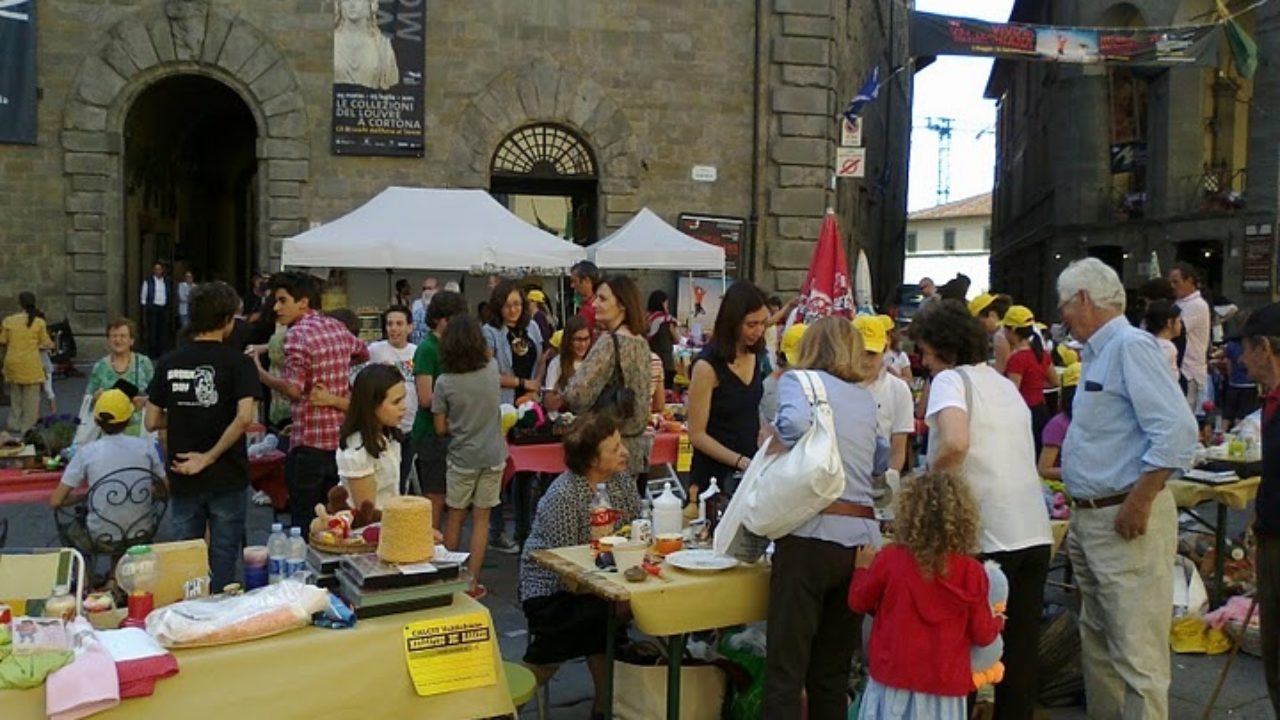 Cortona mercatino del Calcit le foto ValdichianaOggi